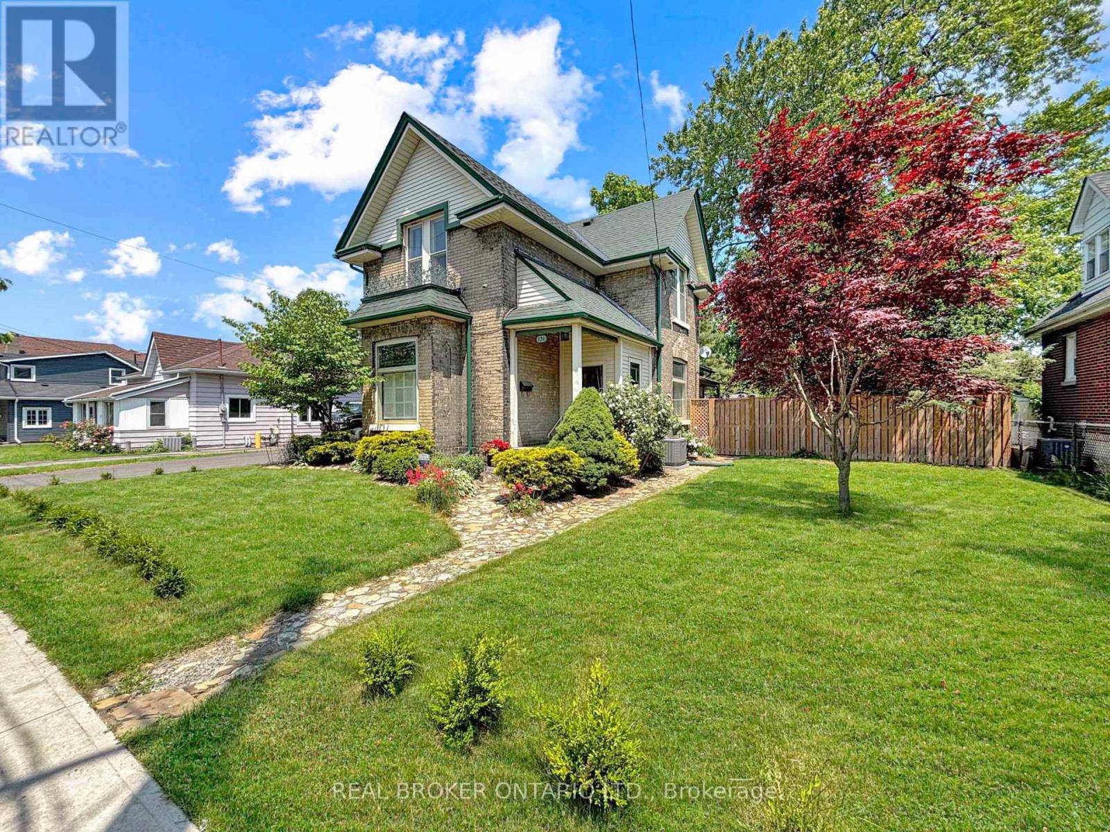 Brantford, ON N3R1G5,131 TERRACE HILL STREET
