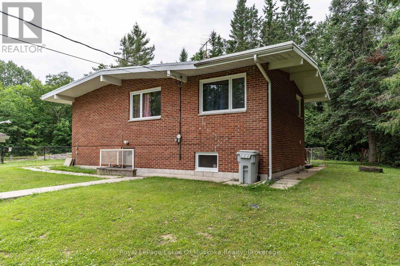 Gravenhurst (muskoka (s)), ON P1P1R1,1030 SIMPSON ROAD