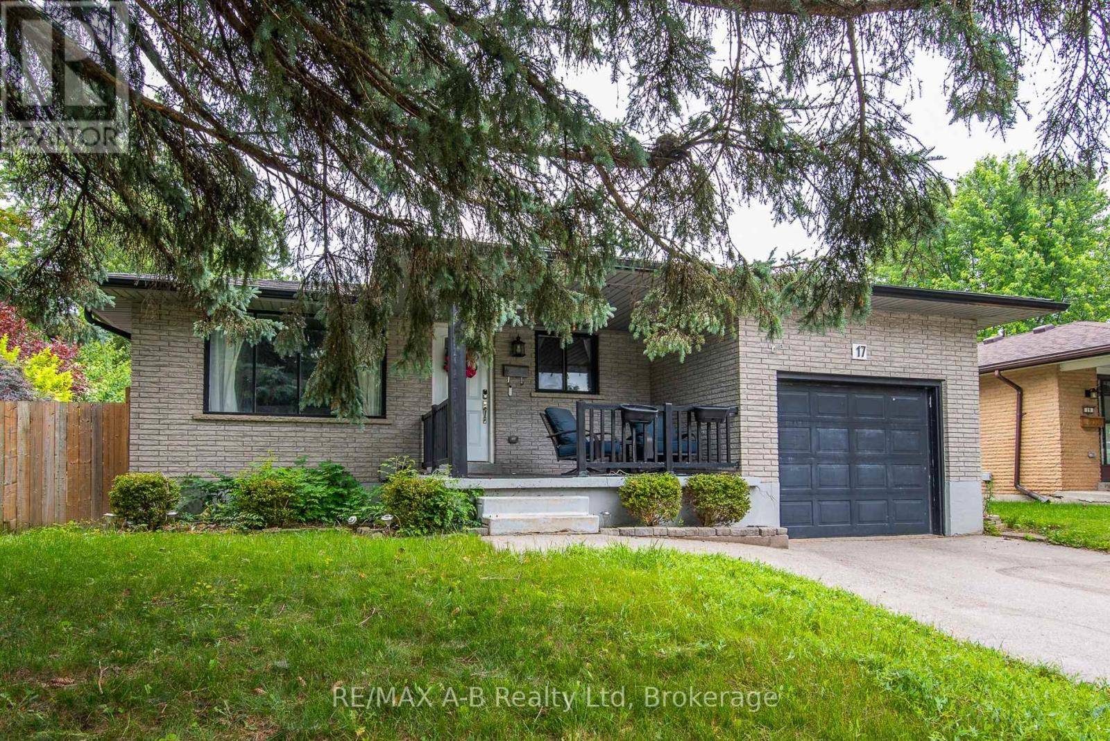 Stratford, ON N5A6Y5,17 HICKORY LINE
