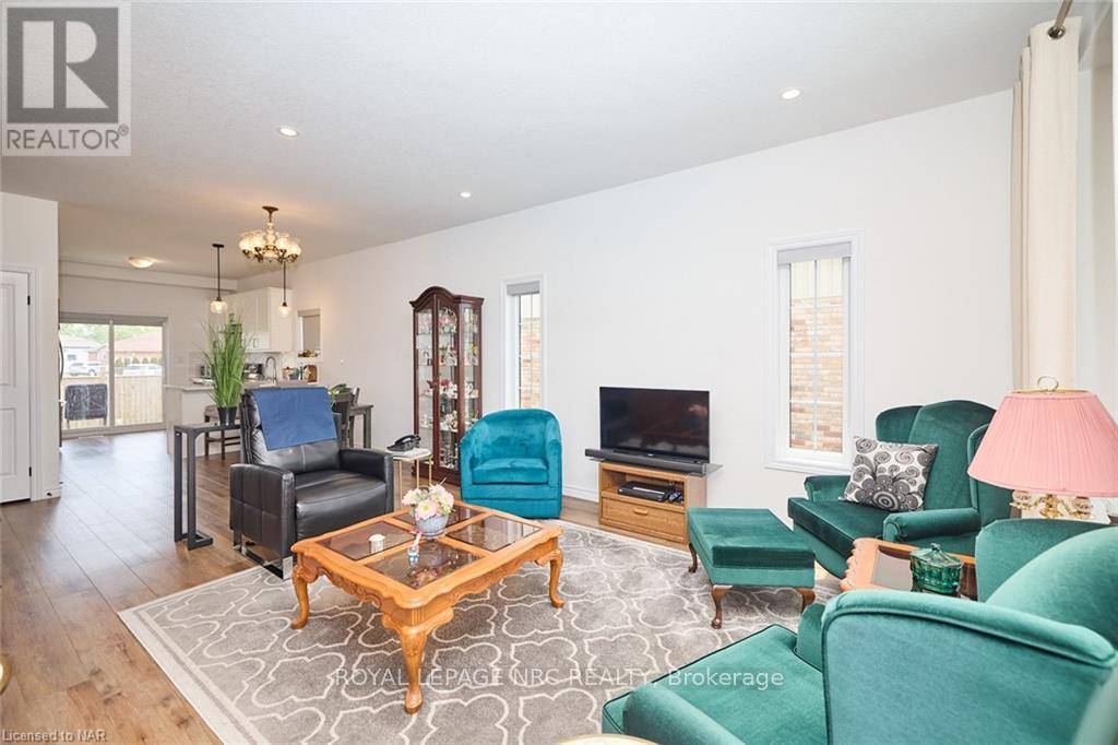 Fort Erie (lakeshore), ON L2A0C6,8 KING STREET