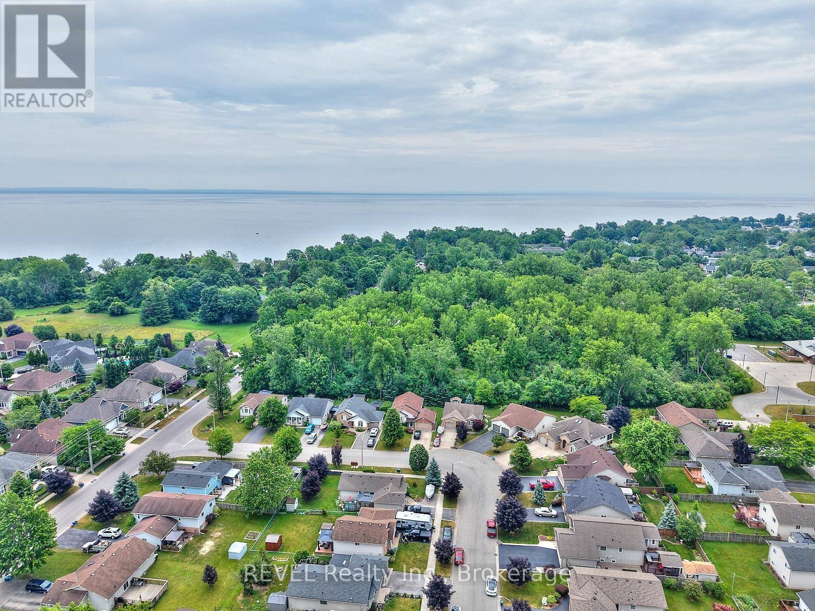 Fort Erie (ridgeway), ON L0S1N0,43 ROCHELLE CRESCENT