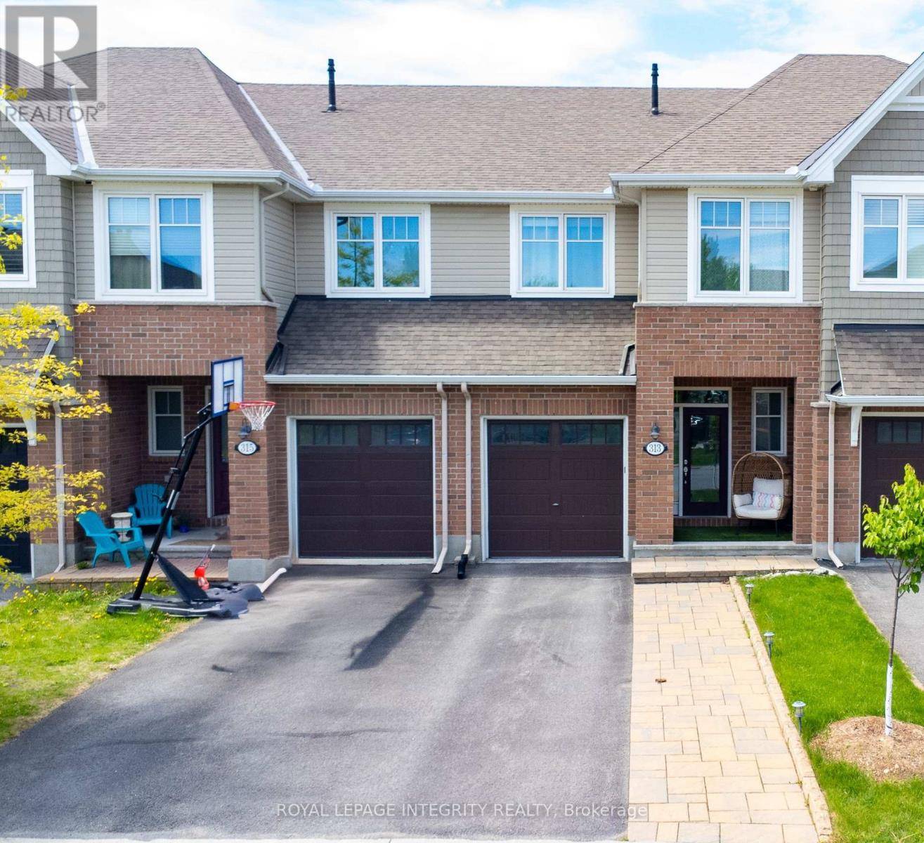 Ottawa, ON K2S0N9,313 WARMSTONE DRIVE