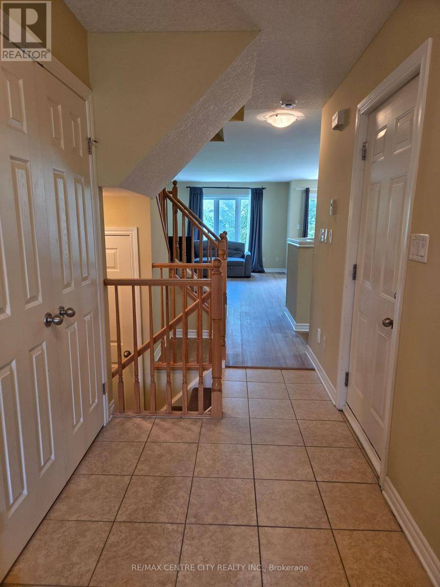 London North (north B), ON N5X4R5,508 Sunnystone RD #16