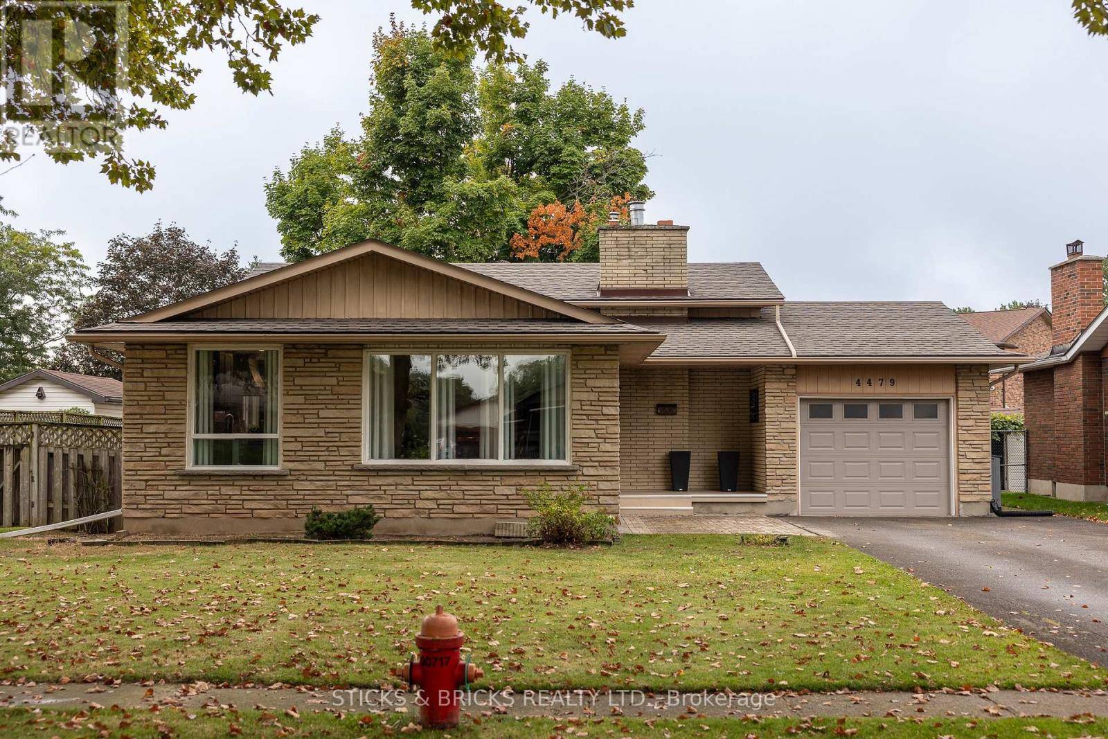Niagara Falls (morrison), ON L2E6R6,4479 MITCHELL AVENUE