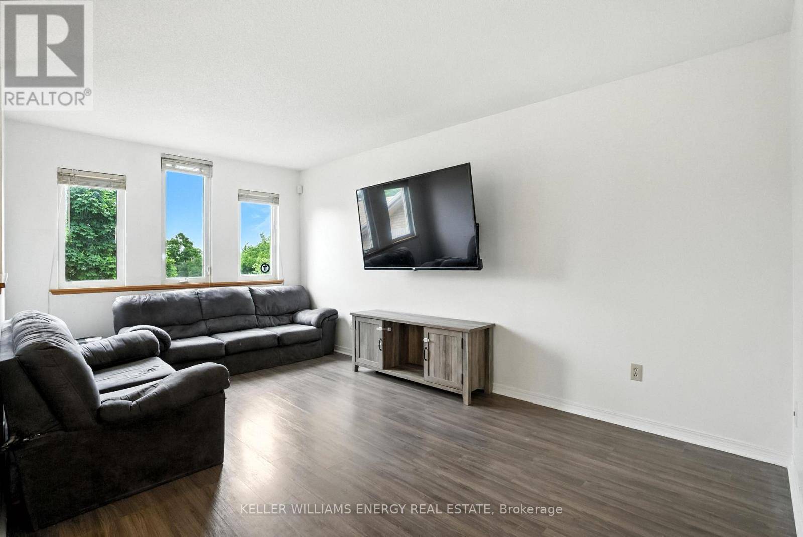 Peterborough North (south), ON K9H7P2,760 HEMLOCK STREET