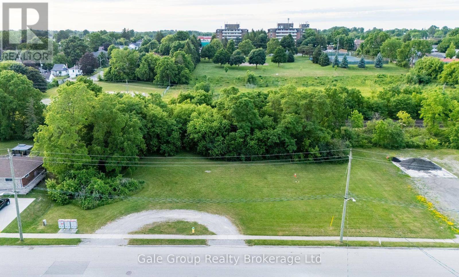 Woodstock (woodstock - South), ON N4S1Y8,877 DUFFERIN STREET
