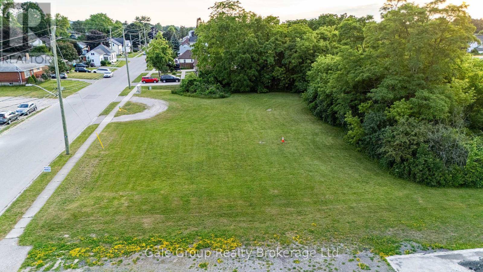 Woodstock (woodstock - South), ON N4S1Y8,877 DUFFERIN STREET