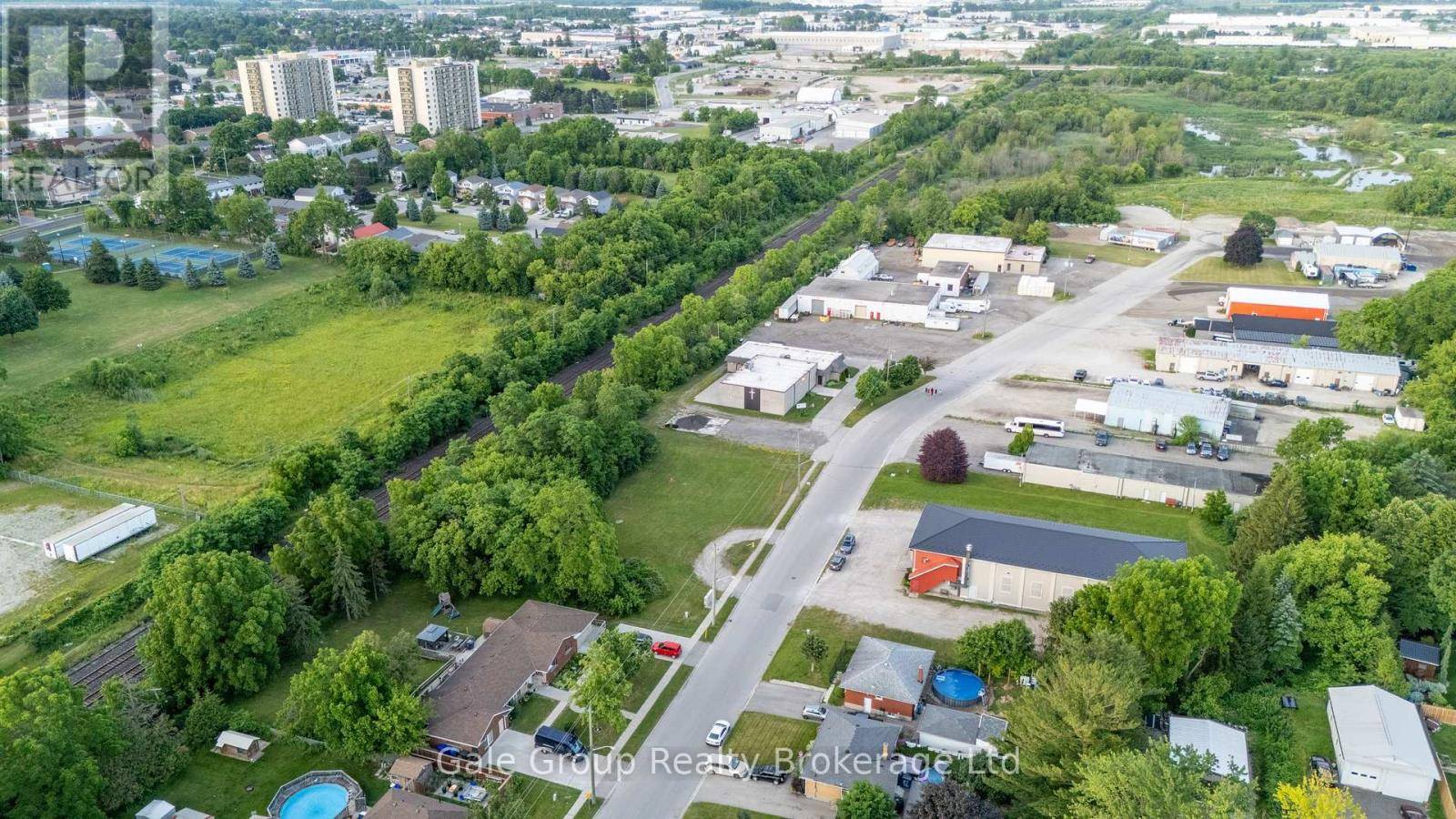 Woodstock (woodstock - South), ON N4S1Y8,877 DUFFERIN STREET