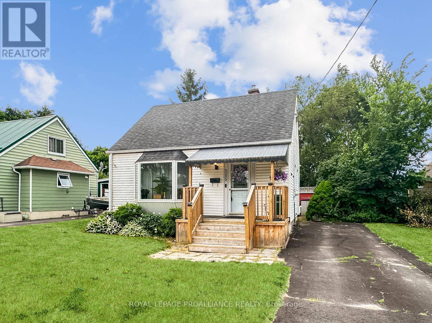 Belleville (belleville Ward), ON K8N2N3,215 PINE STREET