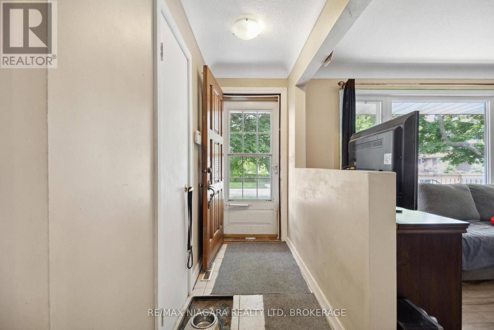 St. Catharines (vine/linwell), ON L2N1M8,31 THOMPSON AVENUE