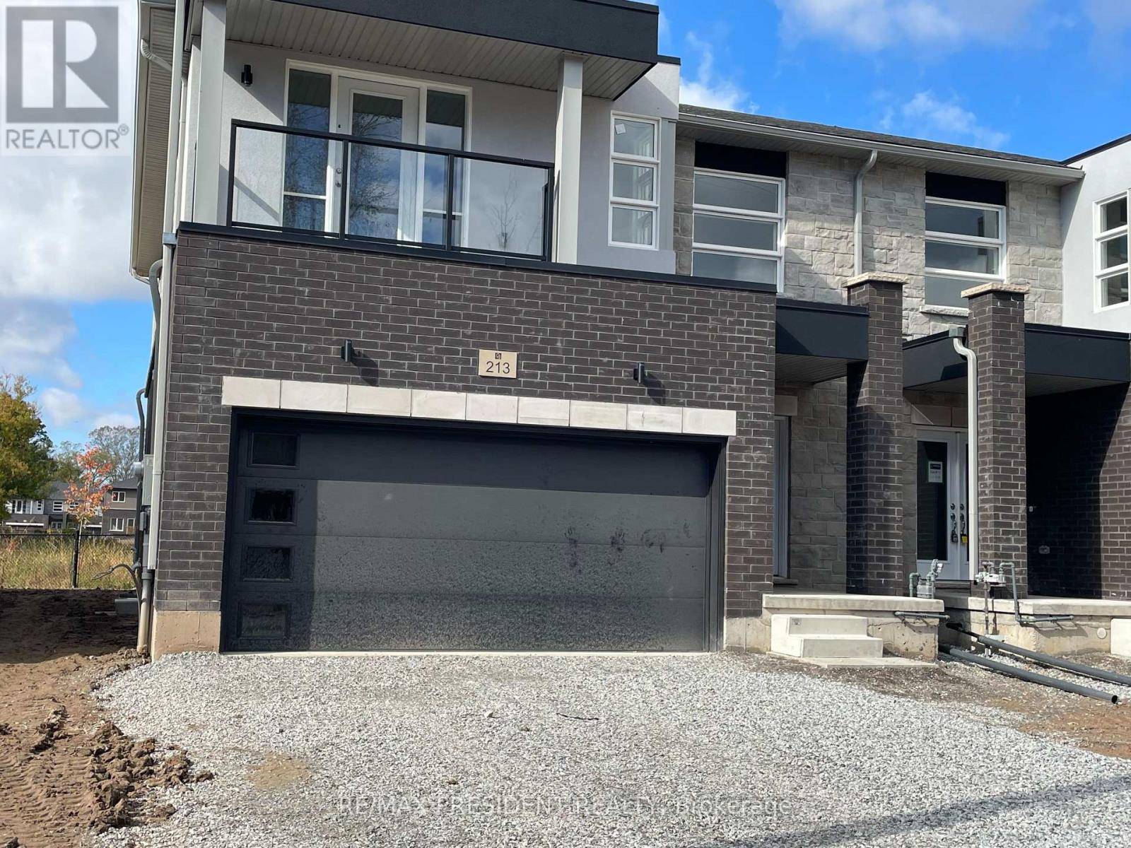 Fort Erie (ridgeway), ON L0S1N0,213 WELLS AVENUE