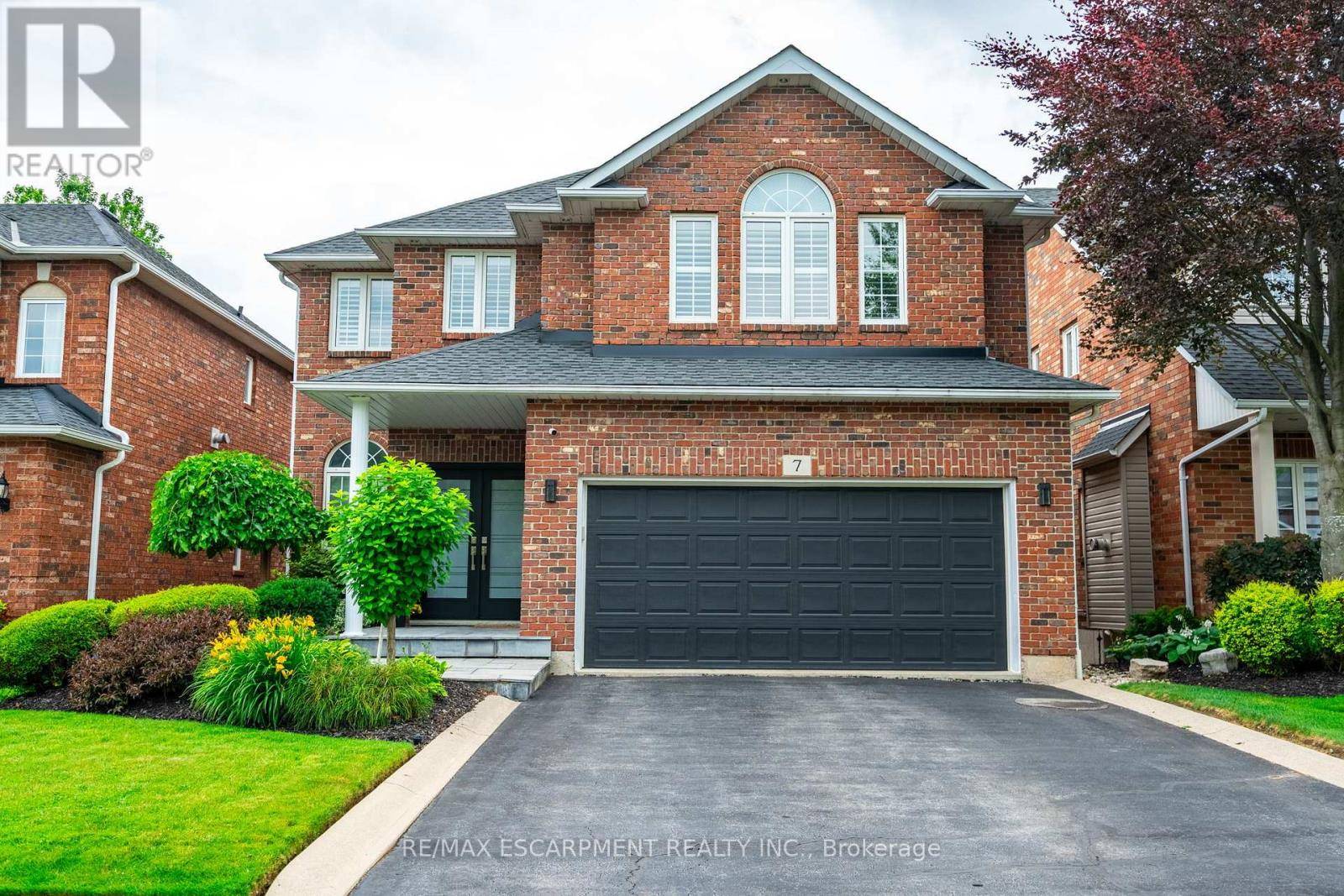 Hamilton (waterdown), ON L8B0K7,7 VOLTERRA COURT