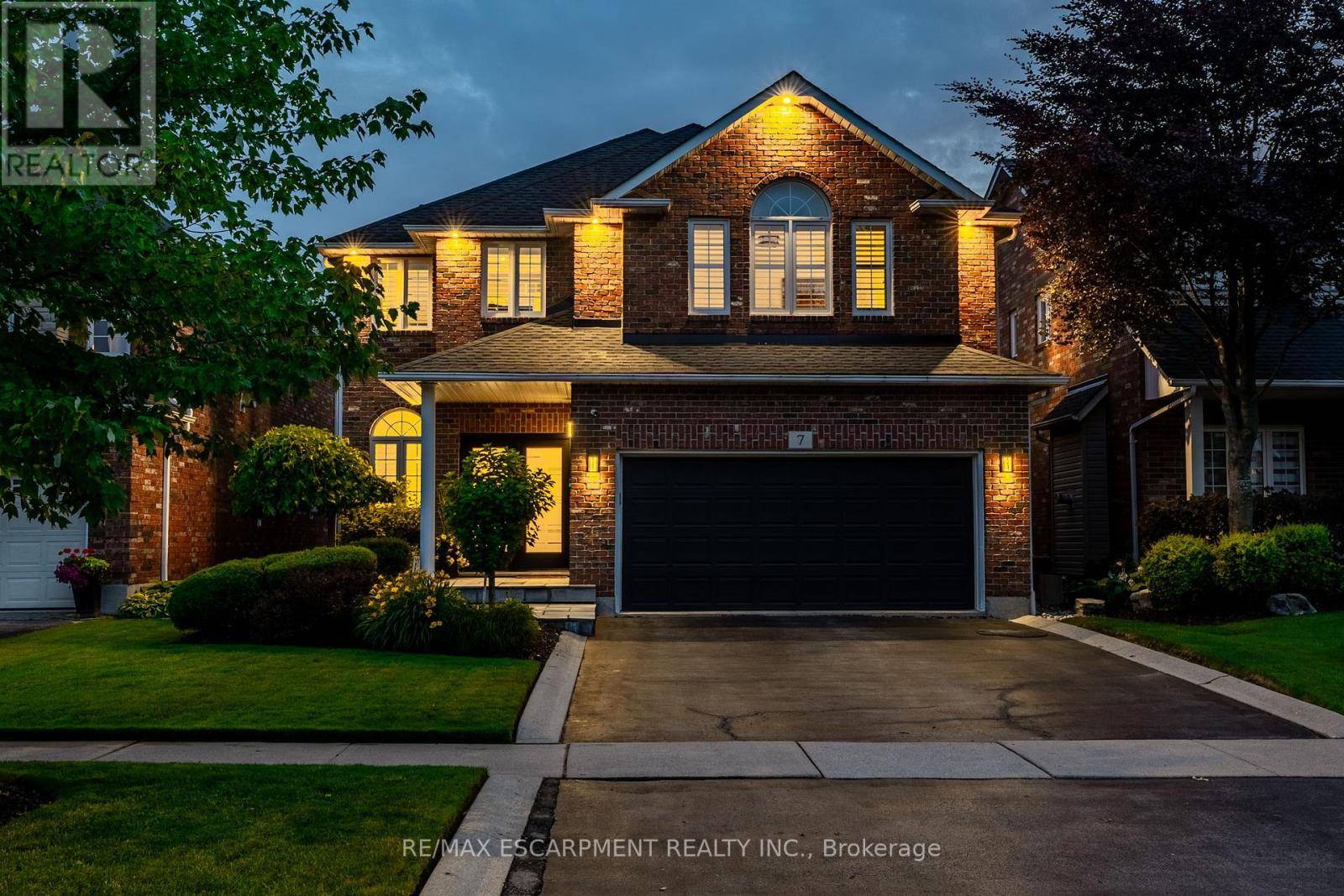 Hamilton (waterdown), ON L8B0K7,7 VOLTERRA COURT