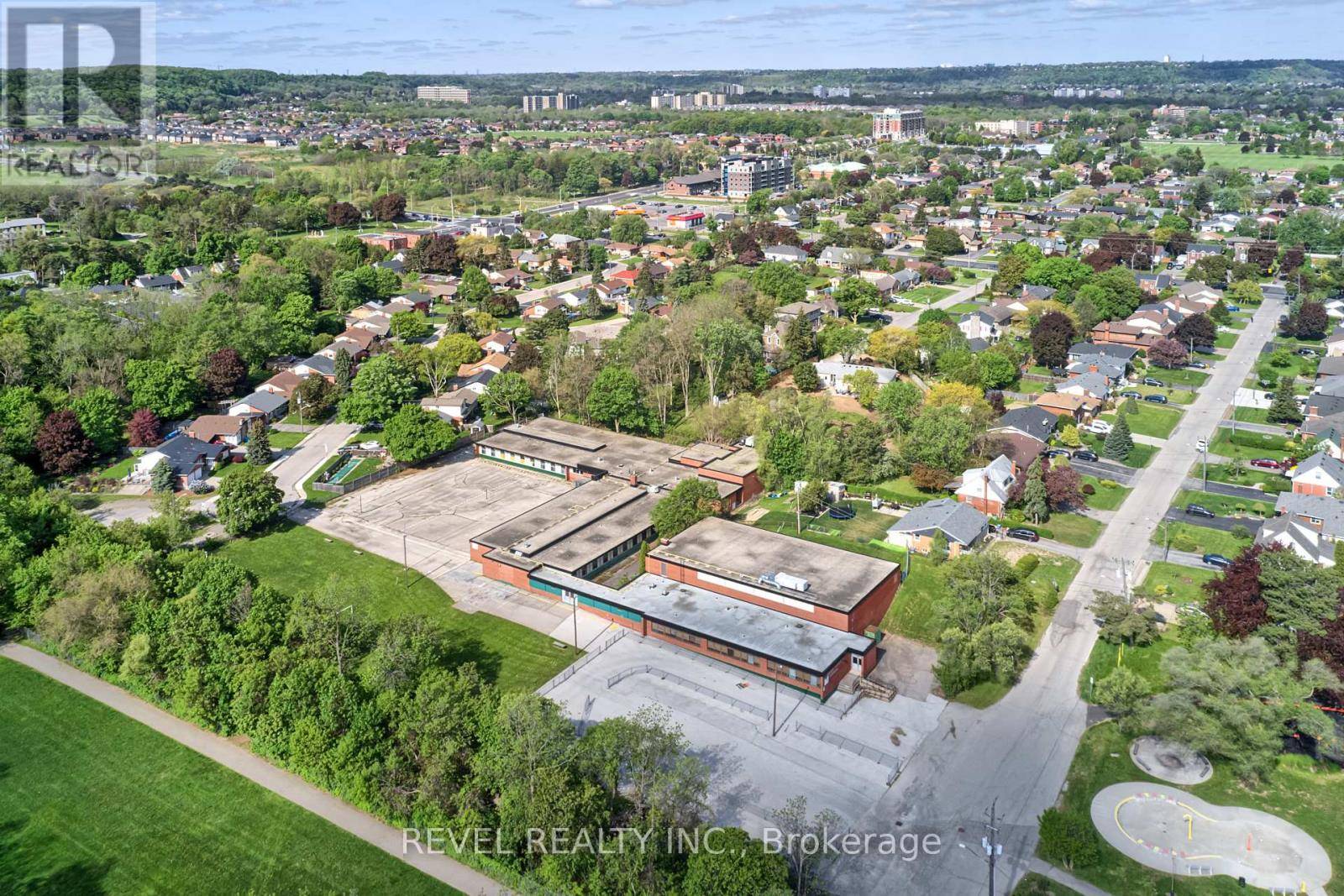 Hamilton (stoney Creek), ON L8G2K8,45 RANDALL AVENUE