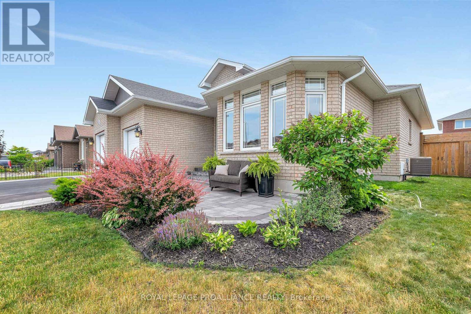 Belleville (thurlow Ward), ON K8N0H7,16 HUMMINGBIRD DRIVE