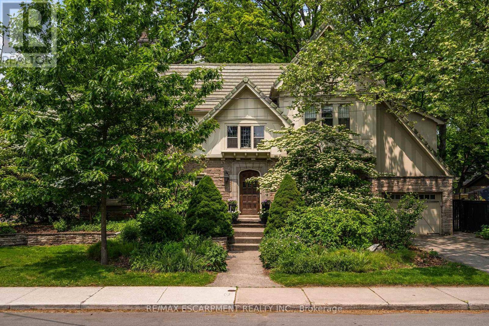 Hamilton (westdale), ON L8S4C3,2 OAK KNOLL DRIVE