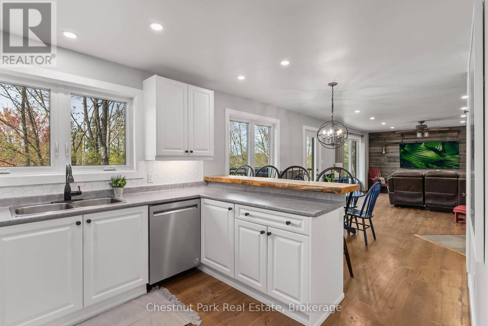 Huntsville (stephenson), ON P0B1M0,1205 OLD MUSKOKA ROAD