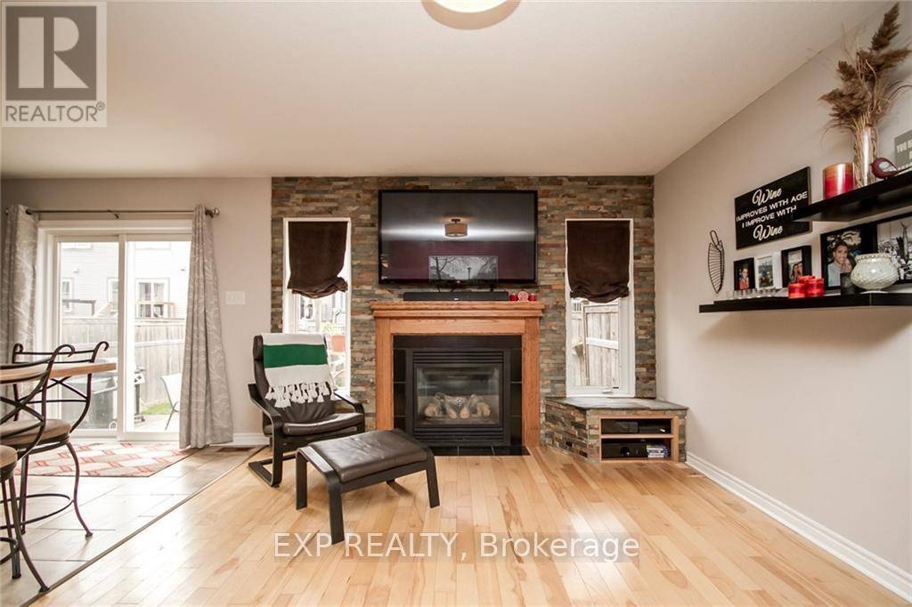 Ottawa, ON K2S0P2,953 MESSOR CRESCENT