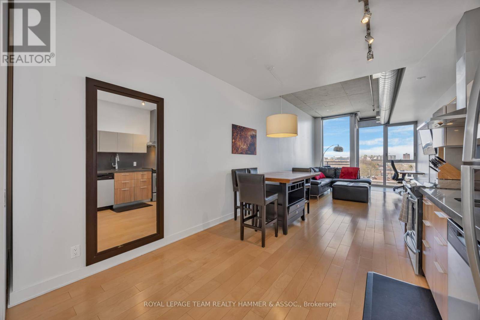Ottawa, ON K2P1A9,360 McLeod ST #706