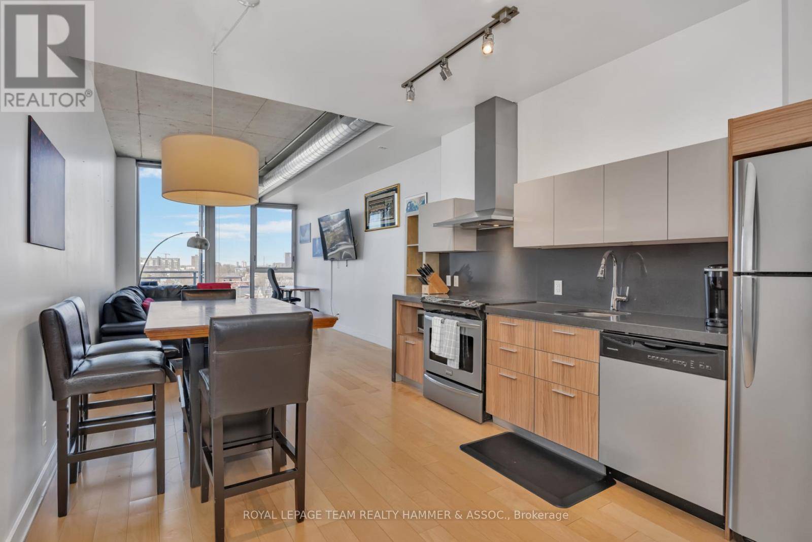 Ottawa, ON K2P1A9,360 McLeod ST #706