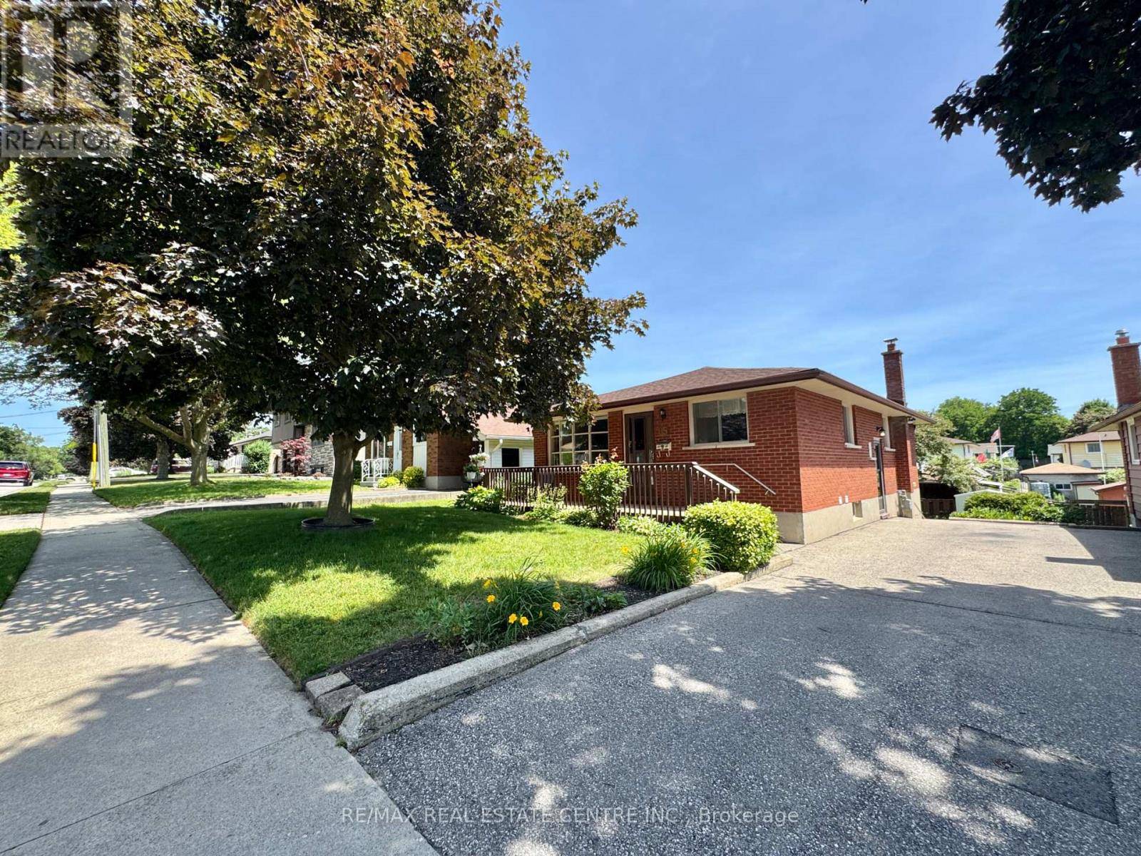 Cambridge, ON N1R4Z7,85 LOWREY AVENUE S