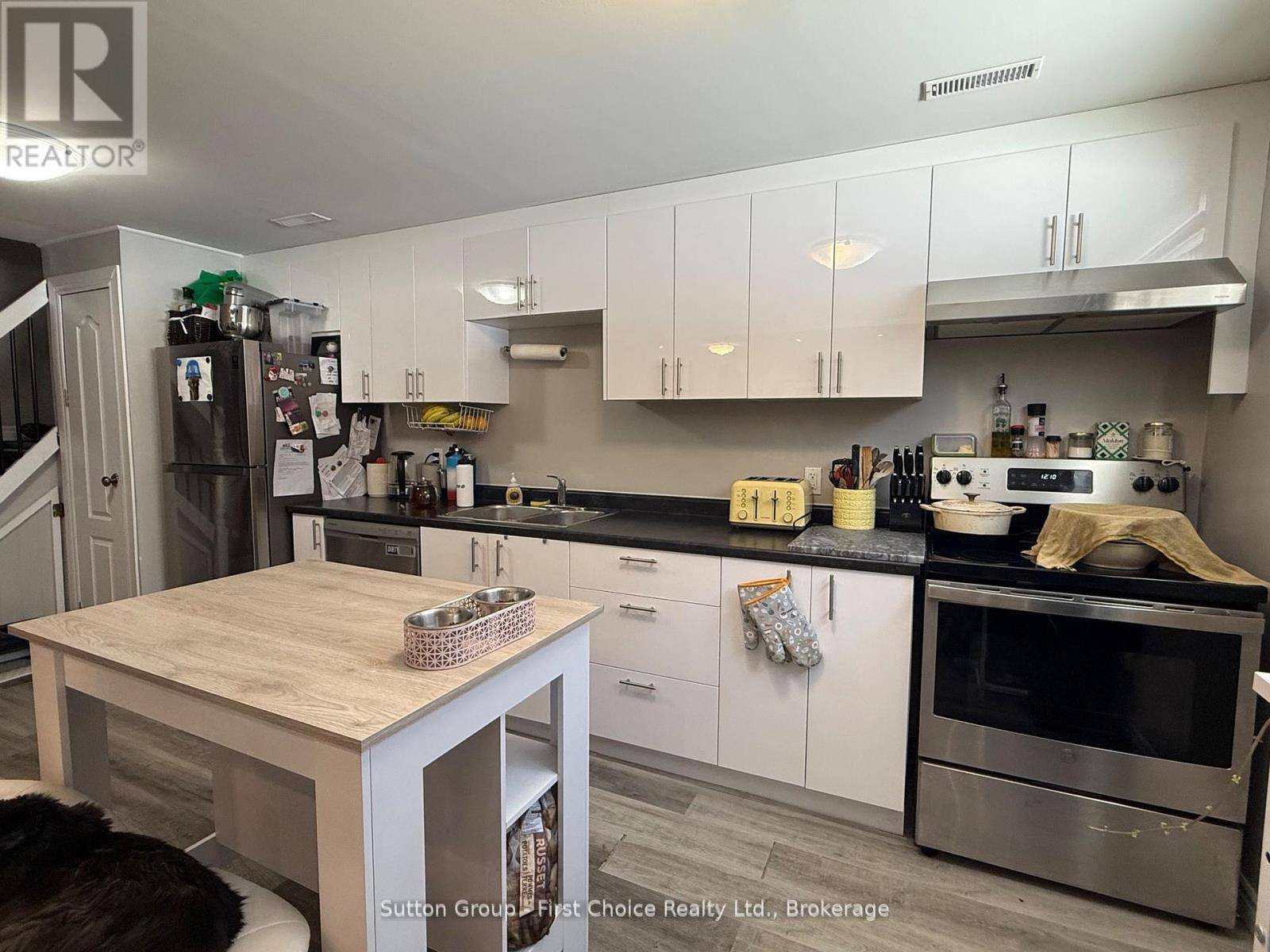 London South (south J), ON N5Z4T5,75 CLEVELAND PLACE