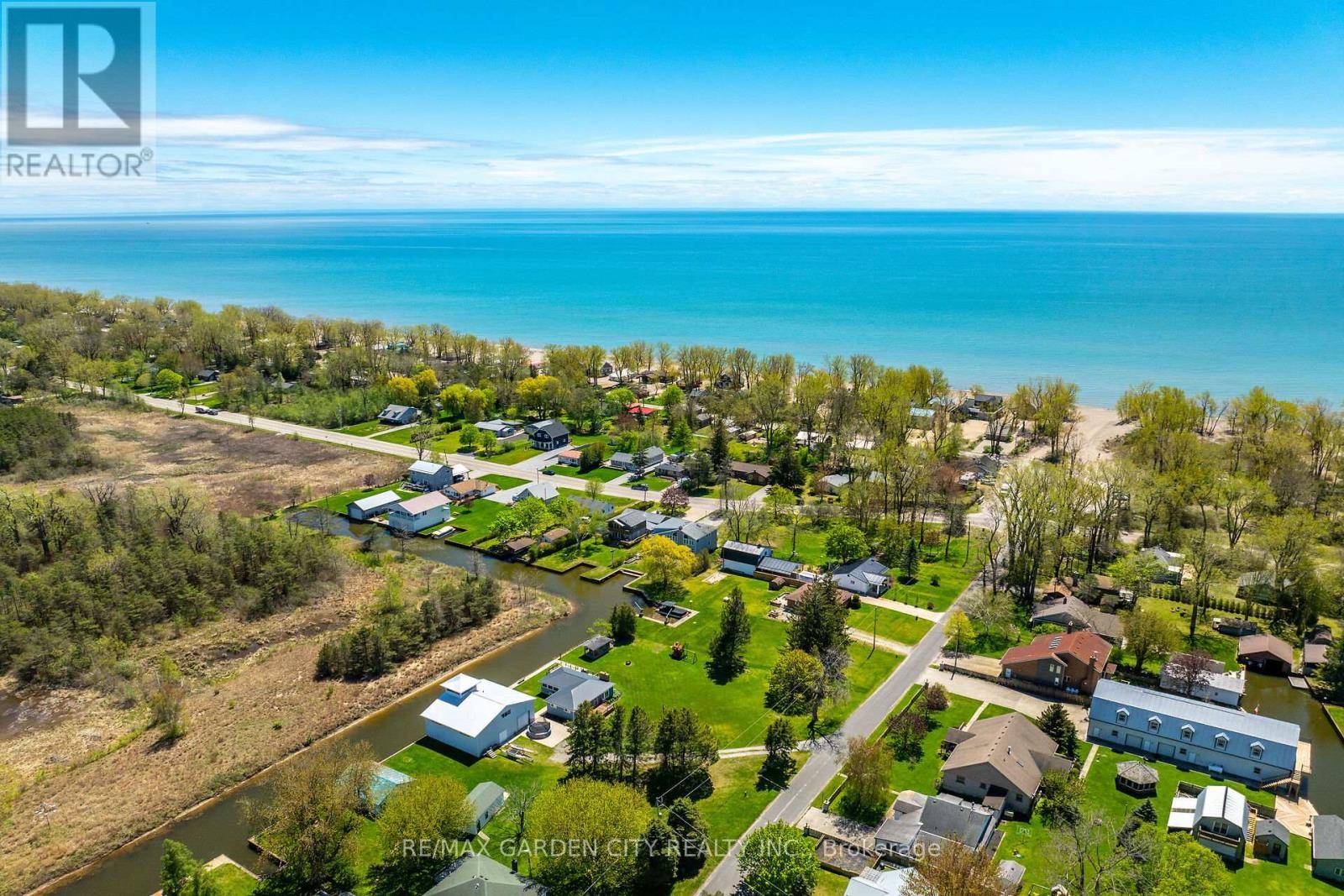 Norfolk (port Rowan), ON N0E1M0,270 ERIE BOULEVARD