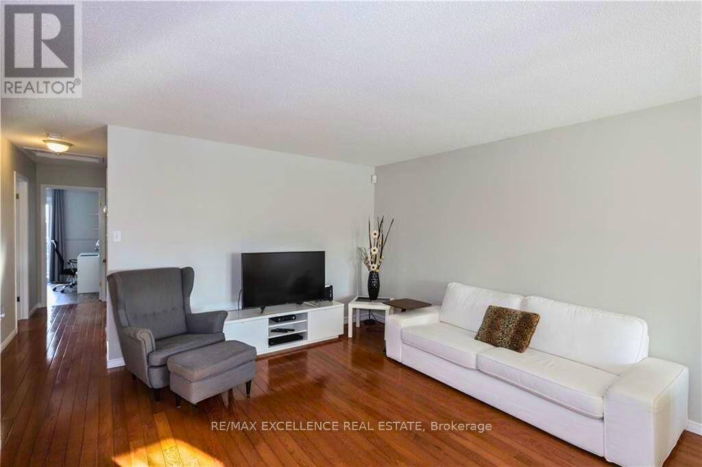 London East (east I), ON N5V5G6,244 EXMOUTH CIRCLE