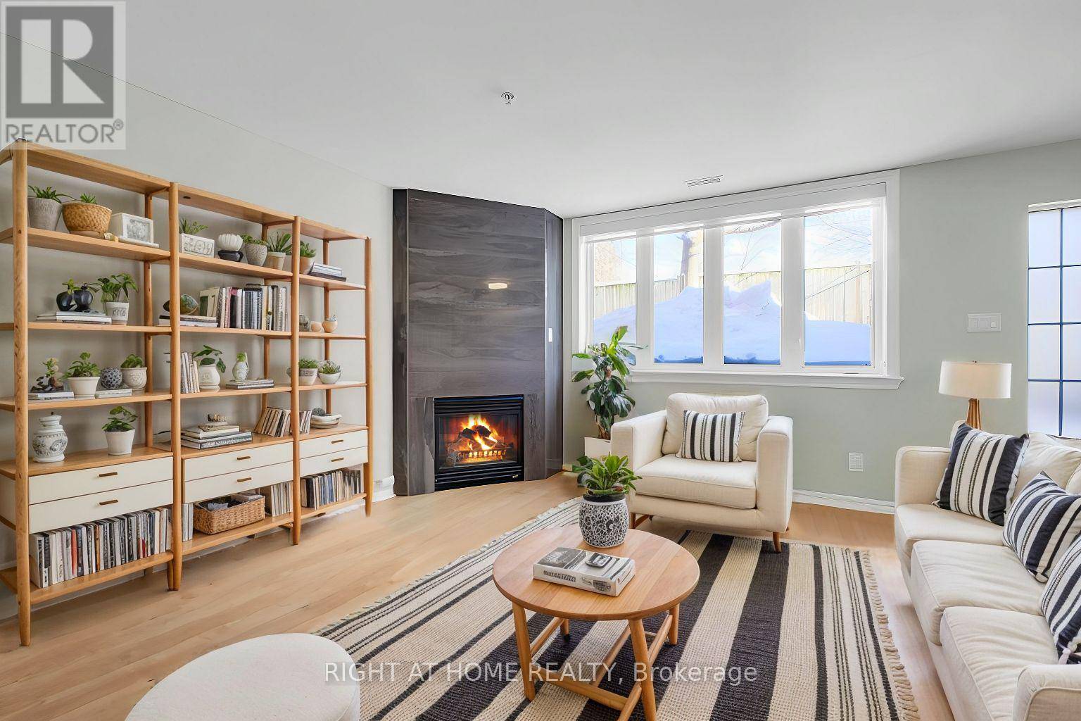 Ottawa, ON K1N5K6,313 St Patrick ST ##H