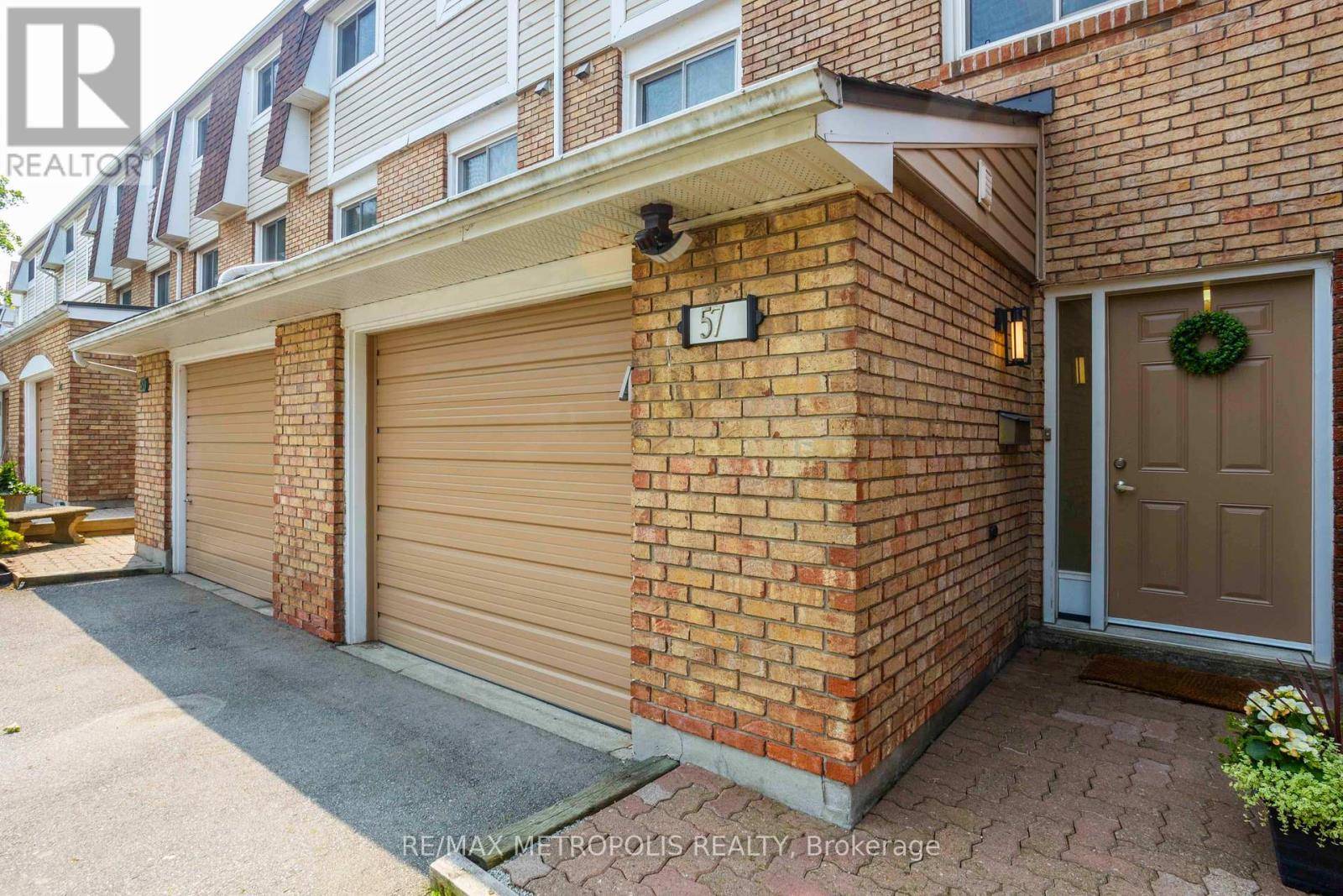 Hamilton (red Hill), ON L8K6L7,11 Harrisford ST #57