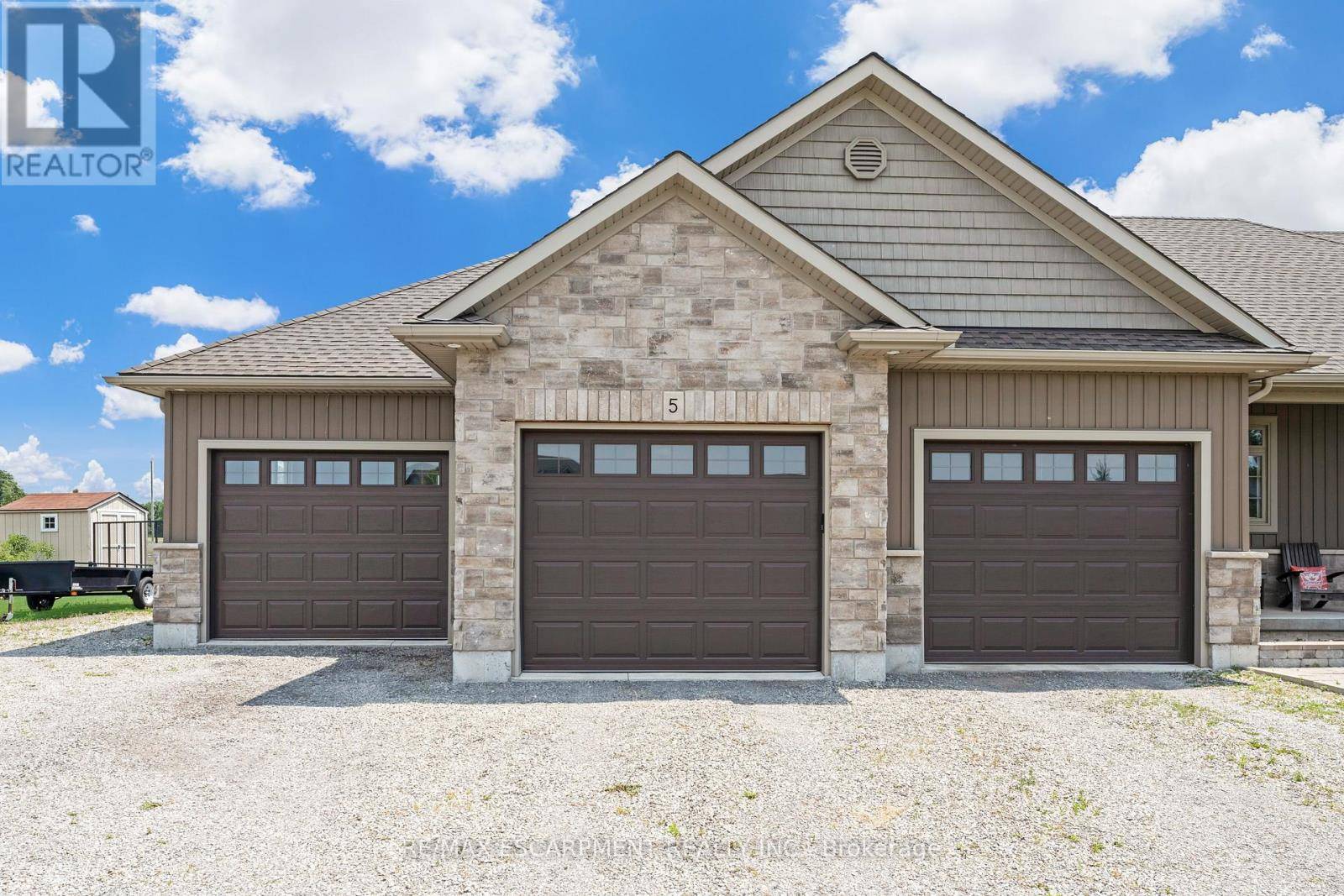 Haldimand (dunnville), ON N1A2W2,5 SILVERTHORNE COURT