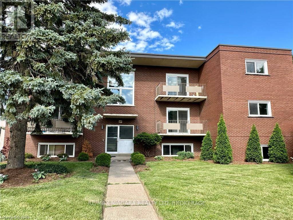 St. Catharines (carlton/bunting), ON L2M4T3,286 VINE ST #8