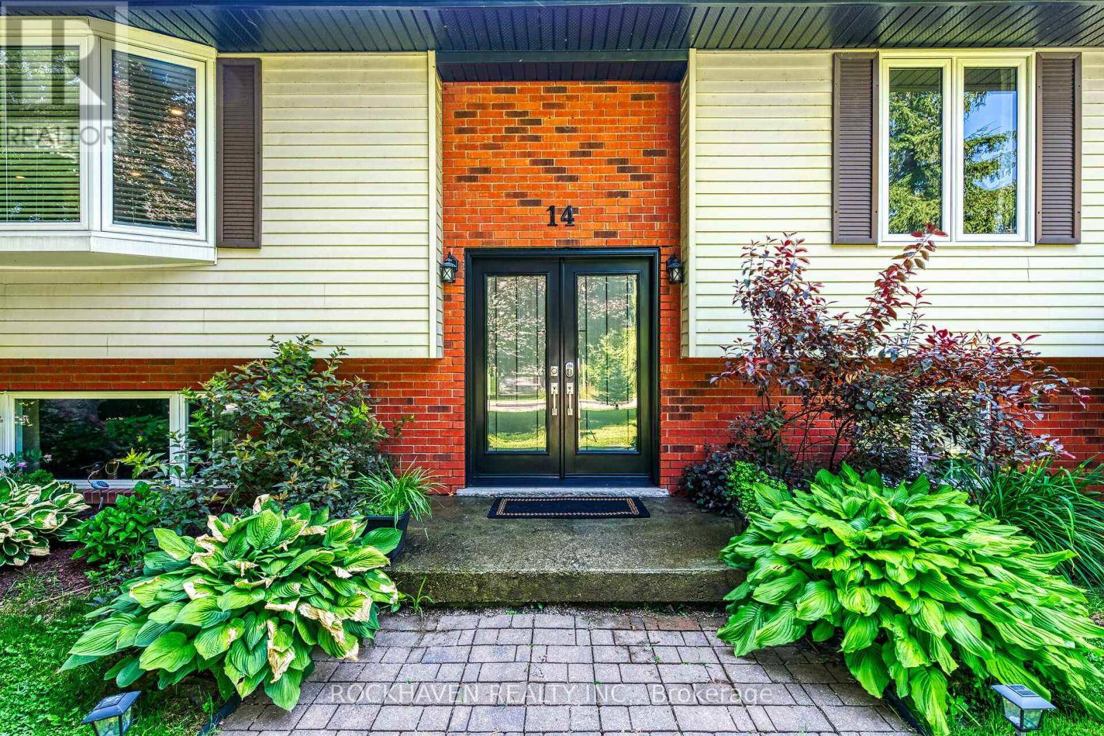 Hamilton, ON L8B1M4,14 6TH CONCESSION E