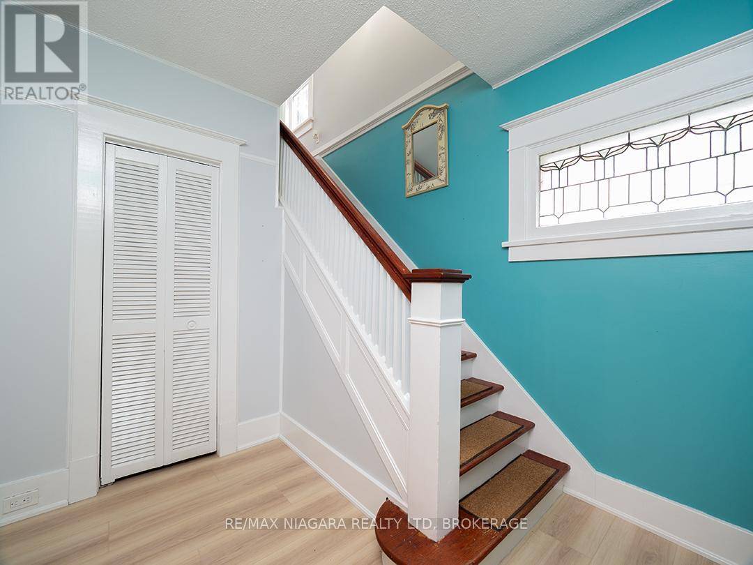 Port Colborne (sugarloaf), ON L3K3G7,265 CLARENCE STREET