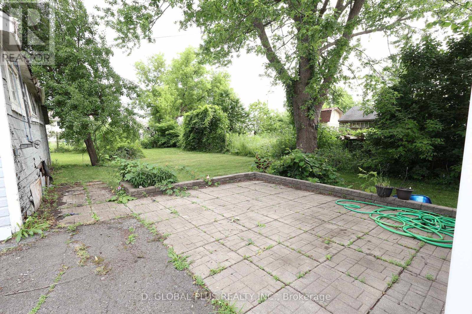 Cornwall, ON K6J1E9,16 SMITH AVENUE