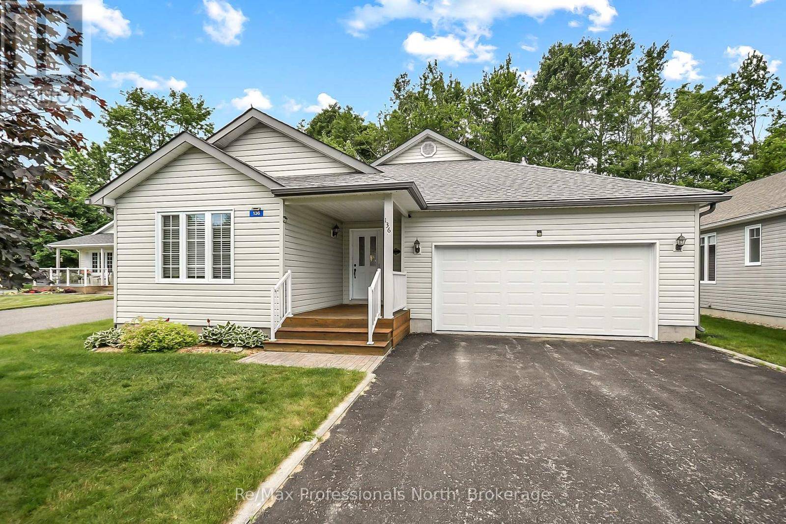 Gravenhurst, ON P1P1Z4,136 HEDGEWOOD LANE