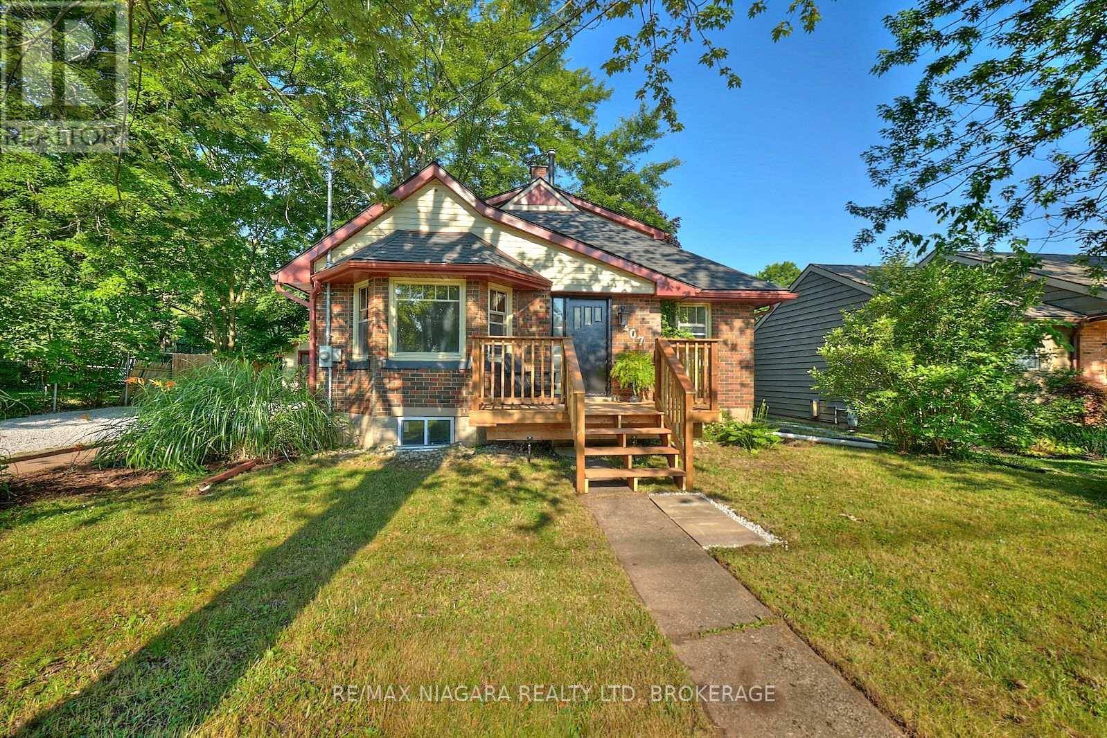 Fort Erie (ridgeway), ON L0S1N0,207 SOUTH MILL STREET