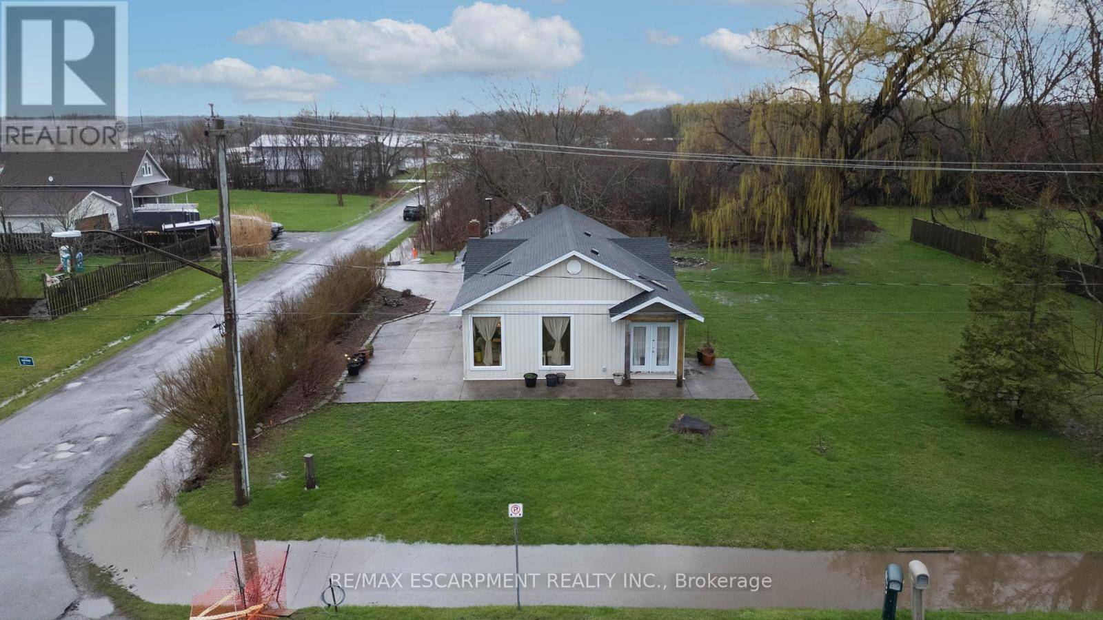 Fort Erie (crescent Park), ON L2A5M4,1093 SUNSET DRIVE
