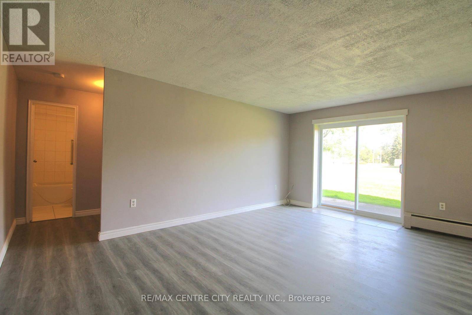 St. Thomas, ON N5R4S2,16 HOLLAND ST #1