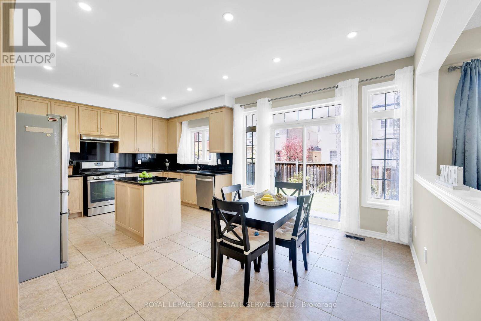 Hamilton (waterdown), ON L0R2H7,123 ATTRIDGE CRESCENT
