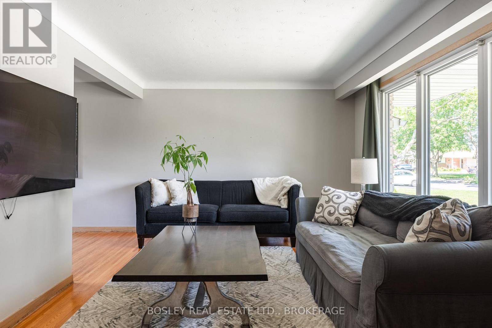 St. Catharines (carlton/bunting), ON L2M4L6,60 ROYAL MANOR DRIVE