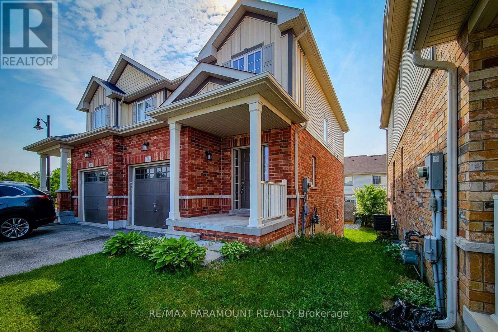 Hamilton (waterdown), ON L0R2H1,38 GUNBY BOULEVARD