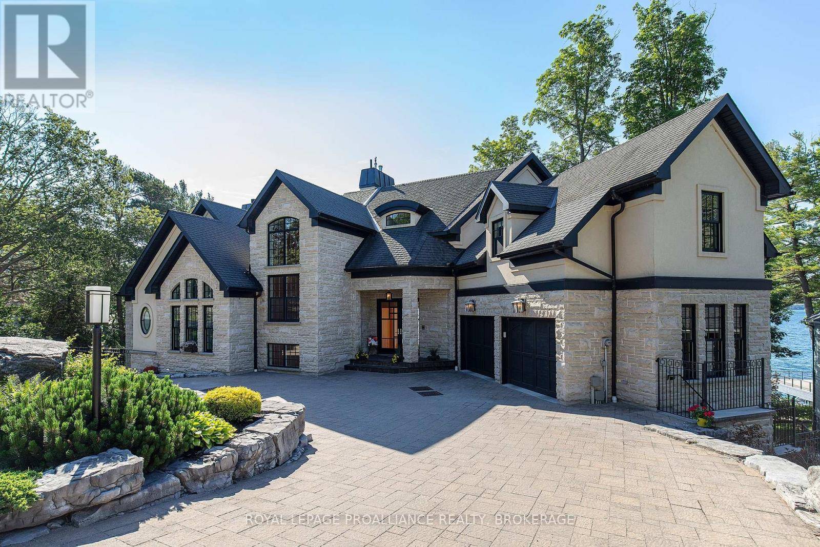 Kingston (kingston East (incl Cfb Kingston)), ON K7L4V1,1618 ST LAWRENCE AVENUE