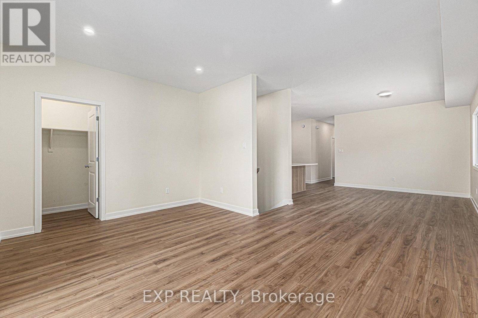 Clarence-rockland, ON K4K1E3,897 Laurier ST #204