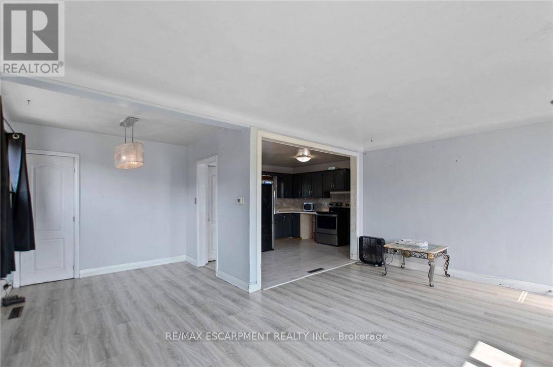 Welland (n. Welland), ON L3C2V7,163 RICE ROAD