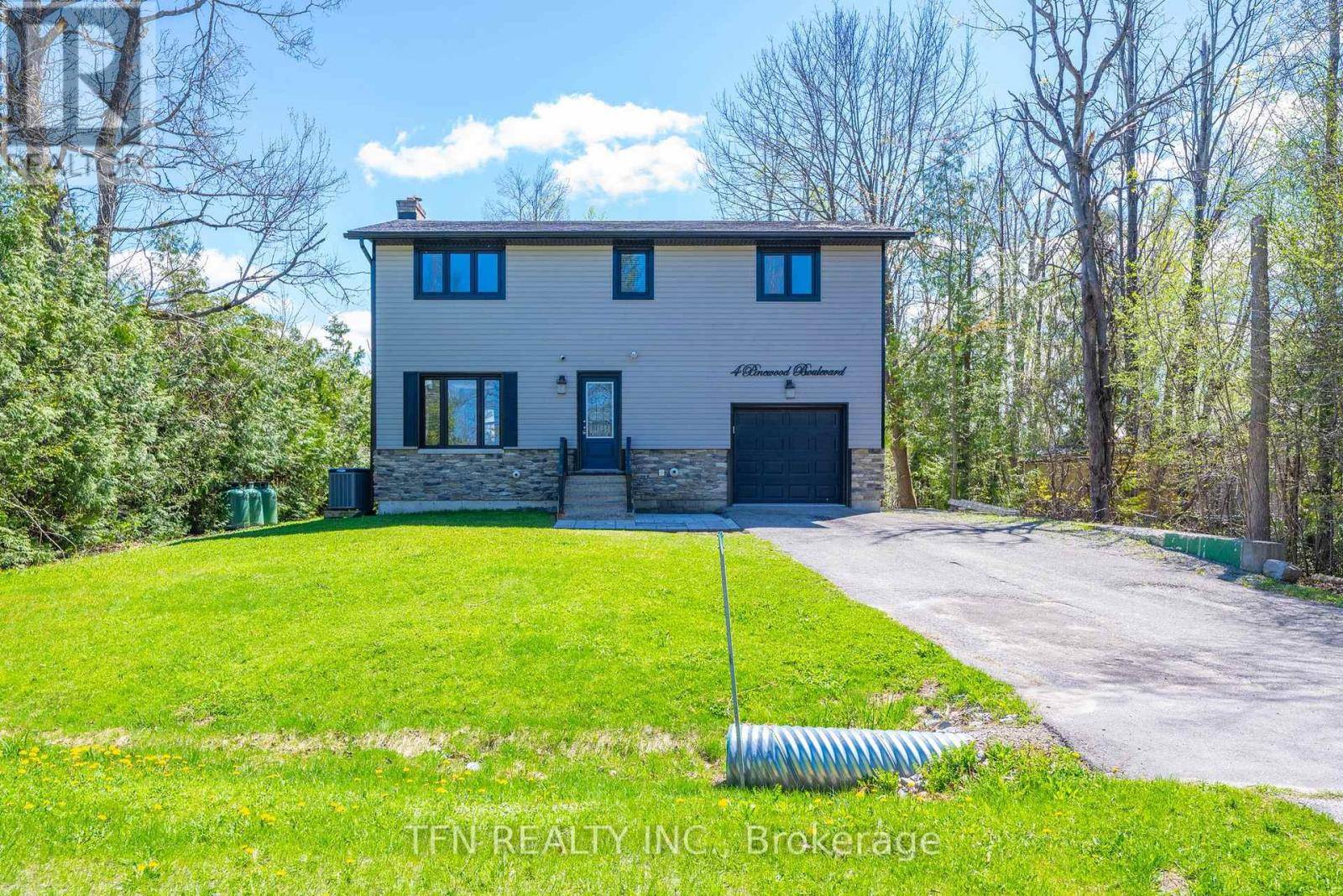 Kawartha Lakes (carden), ON K0M2T0,4 PINEWOOD BOULEVARD