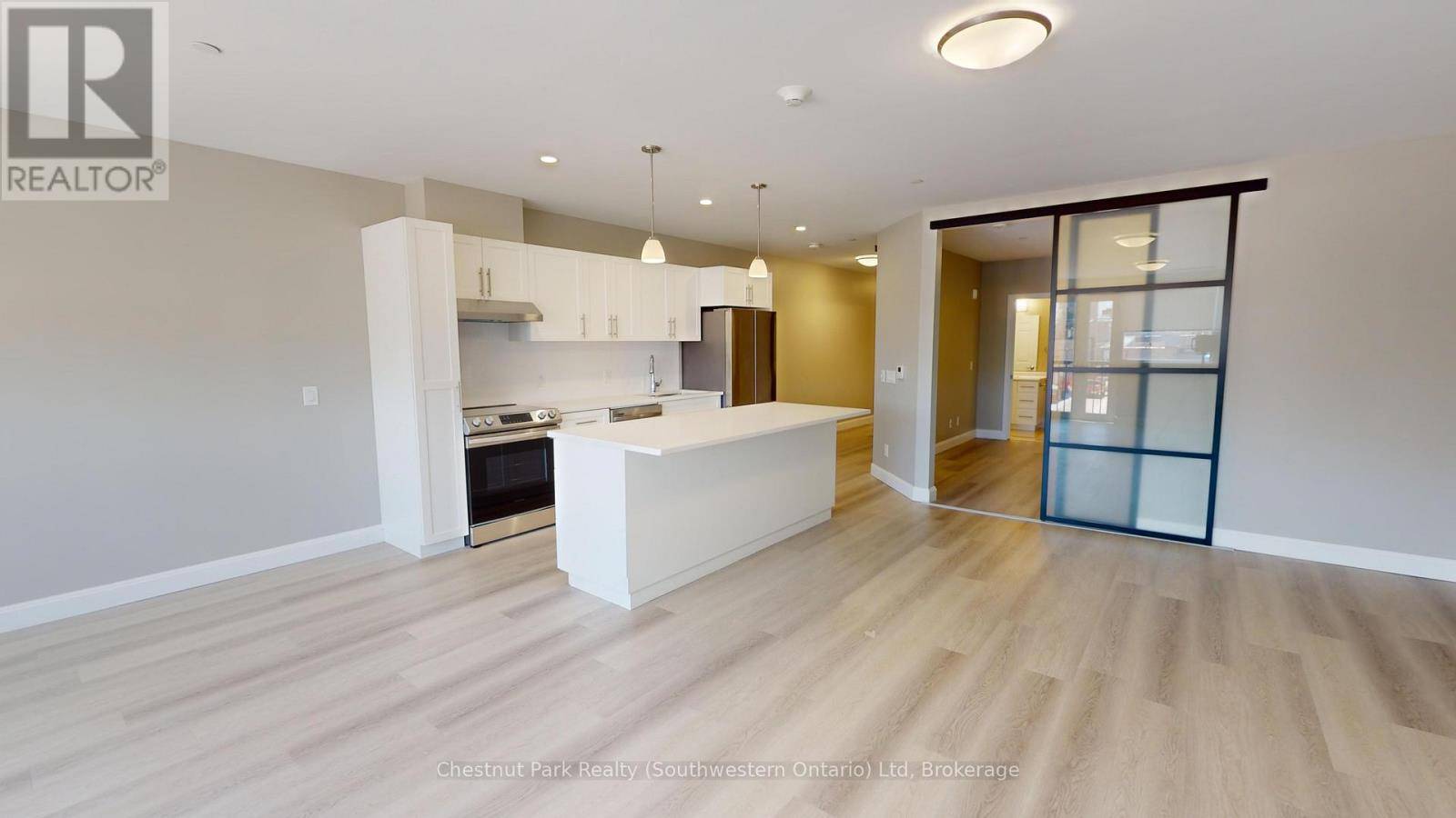 Guelph (downtown), ON N1H2T2,2 QUEBEC ST #201