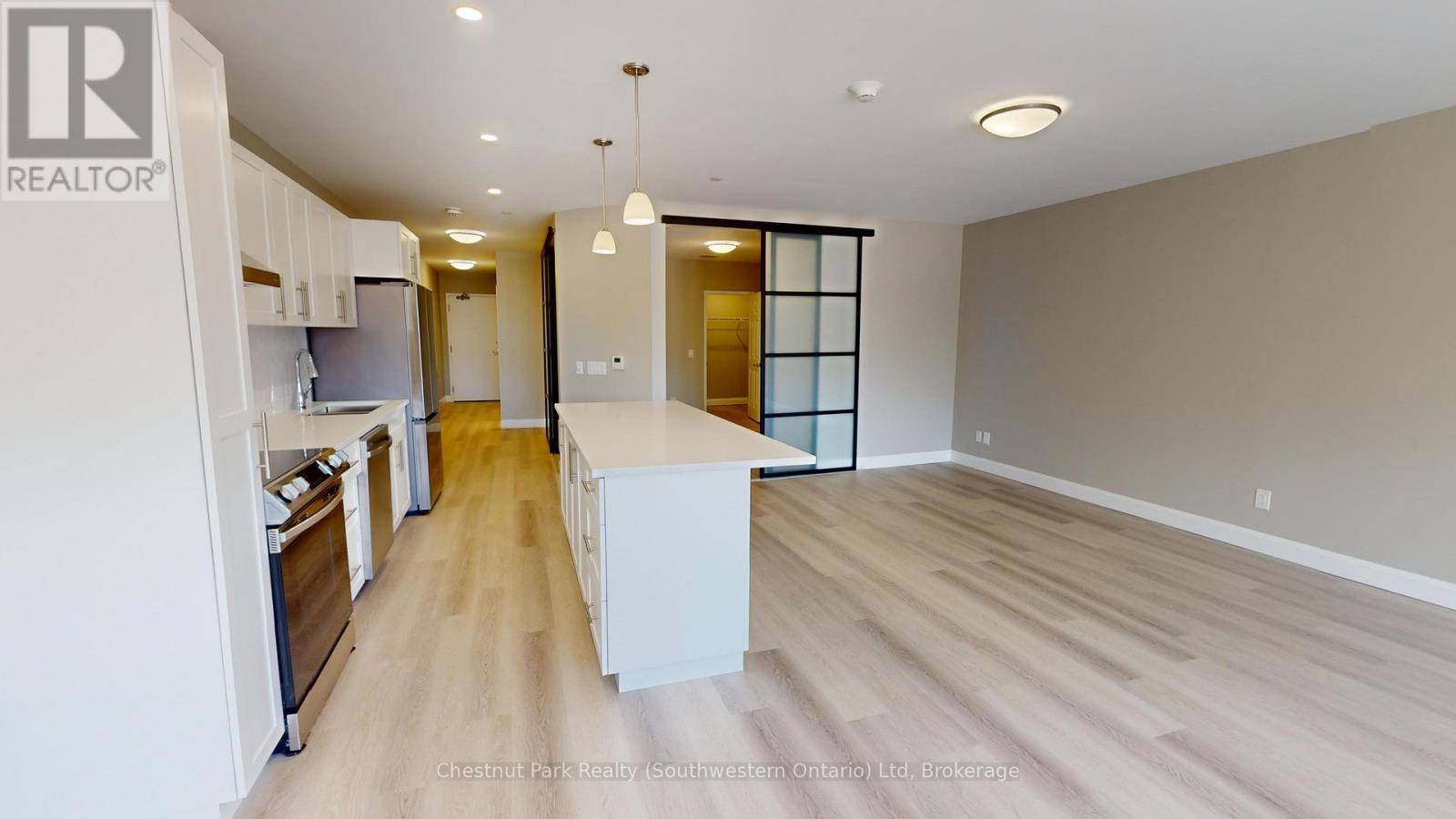Guelph (downtown), ON N1H2T2,2 QUEBEC ST #201