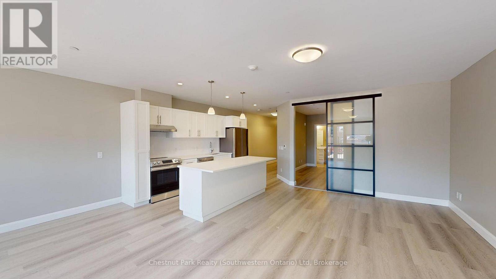 Guelph (downtown), ON N1H2T2,2 QUEBEC ST #201