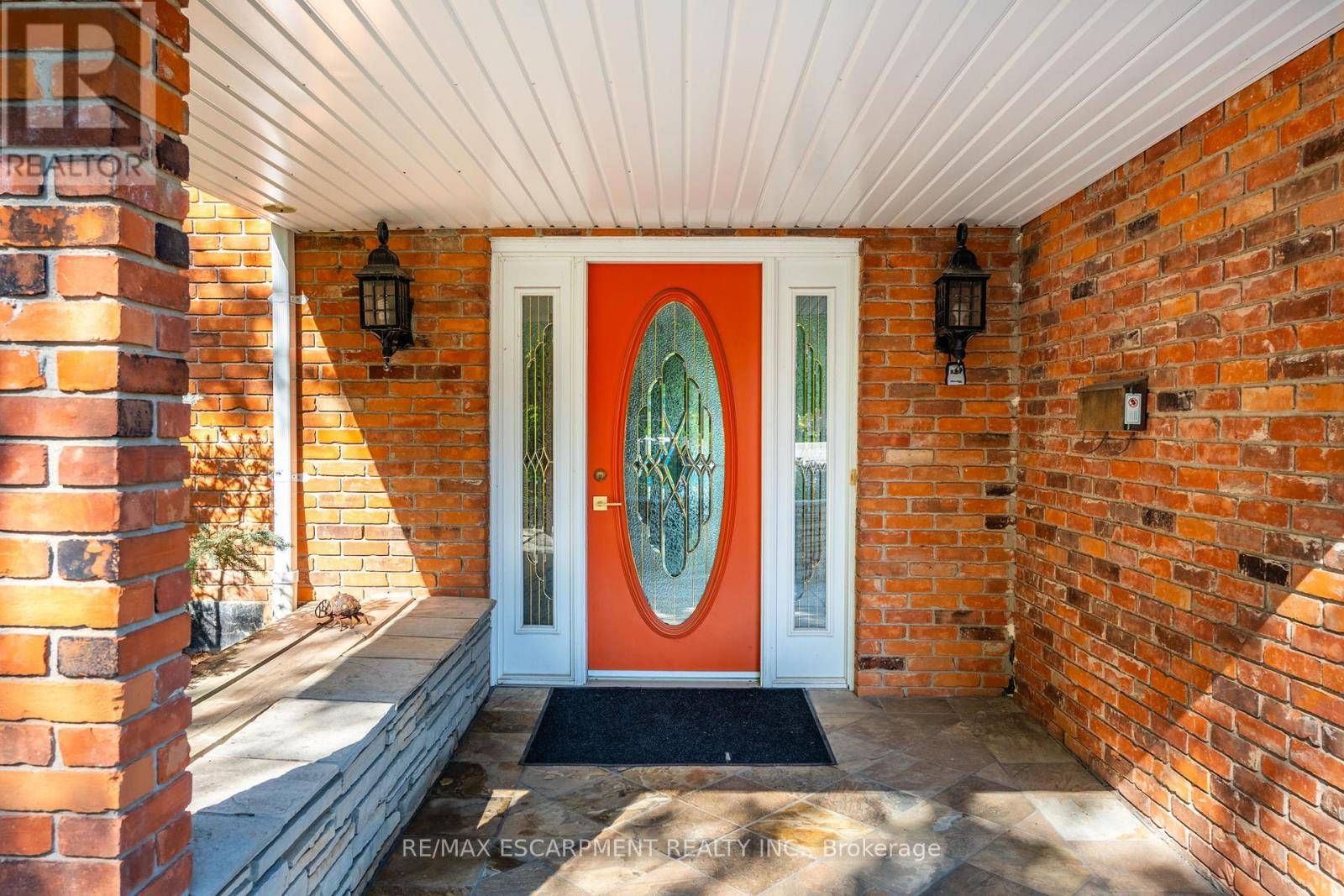 Hamilton (ancaster), ON L9G3H6,887 MONTGOMERY DRIVE